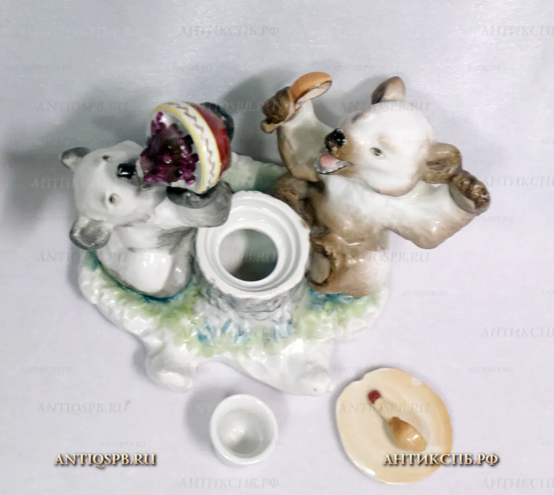 Чернильница фарфоровая "Медведи сладкоежки". ЛФЗ. СССР. 1950 - 60 гг. ХХ века. №20216